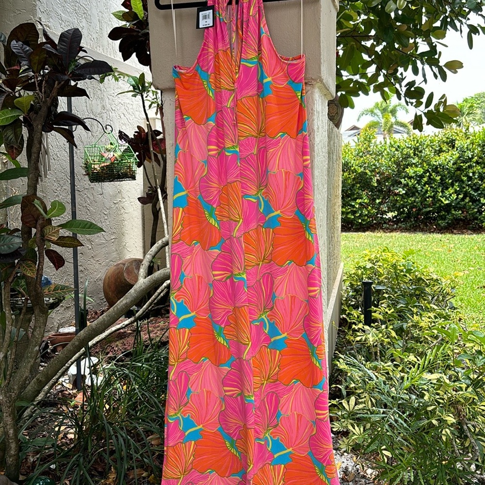 Trina by Trina Turk NWT.  beautiful colorful long dress . Sz M. A Summer must